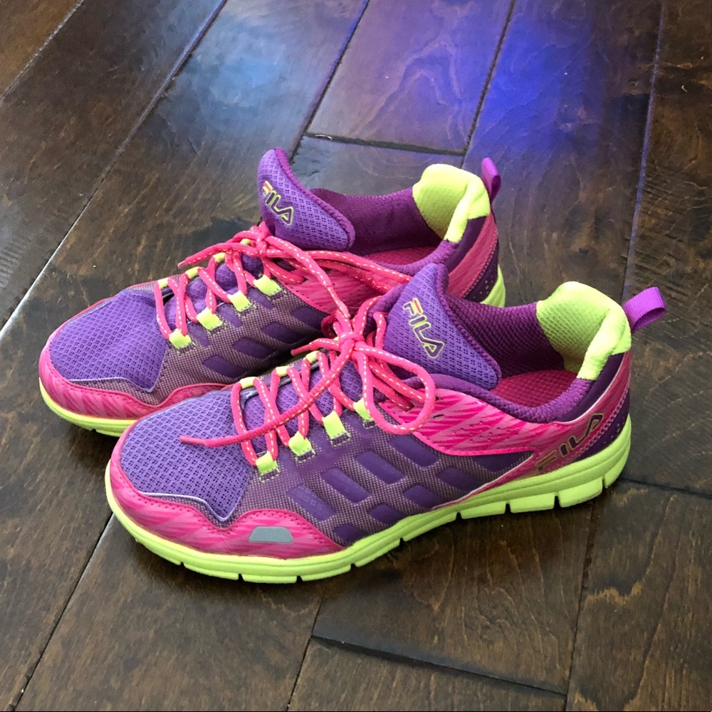 Cute FILA tennis shoes size 9.5